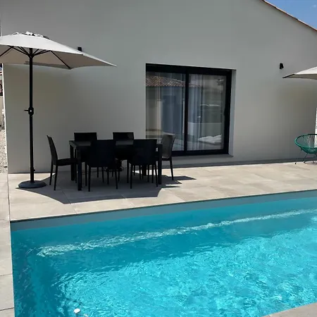 Avec Piscine En Provence