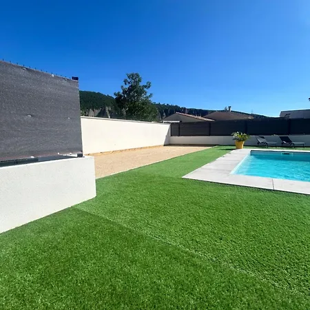 Avec Piscine En Provence